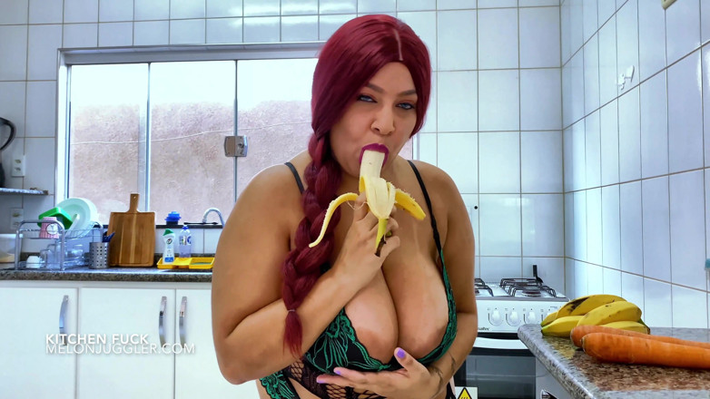 Busty BBW Latinas: Princezna Liana v kuchyni ošukaná a chčije