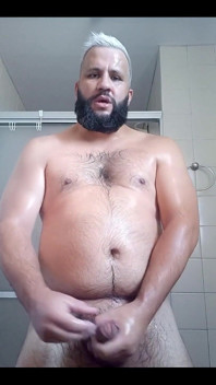 Hraní s monstrózním robertkem, pěkný výstřik na konci. První video roku 10 minut dlouhé.Doufám, že se vám to bude líbit