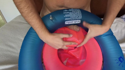 Inflatable Lovers: インフレータブルスイムリングで遊ぶ