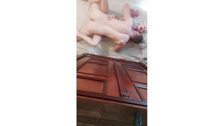 Wet Pussy Fuck: Ngentot pasangan hot dengan kamera dinding