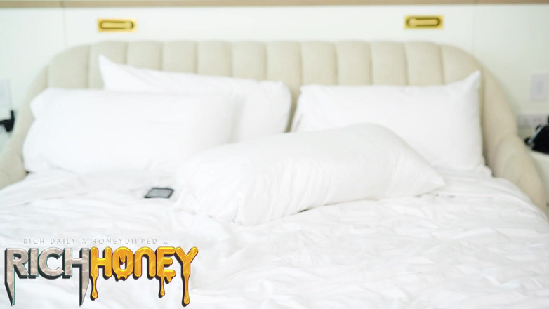 DICKHDDAILY: Honey Gives Fire Blowjob...literally