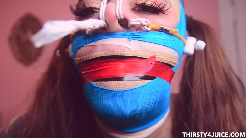 Freshie juice: Lepicí páska a extrémní nos fetiš