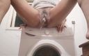 Squirt StepSisters: Çamaşır makinesinin üstünde harika orgazm