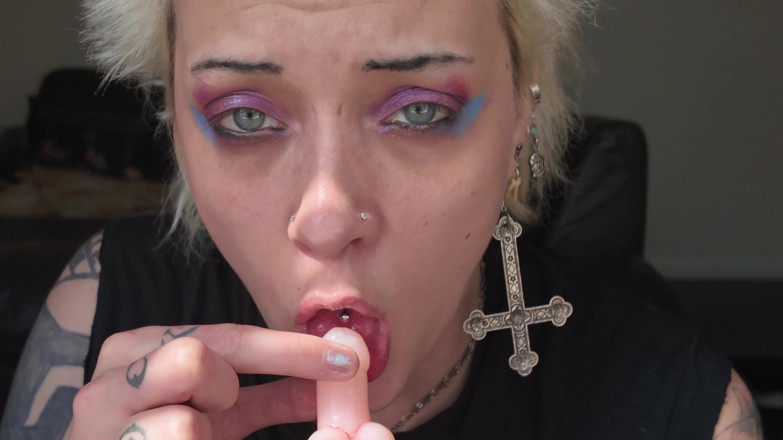 Glitterqueen1999: 4k - penectomía de giganta - pequeño hombre en mi comida