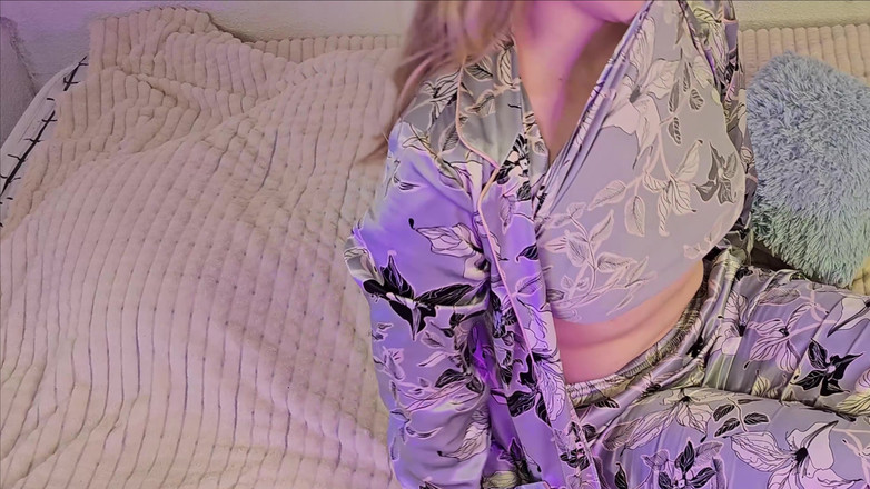 Alice Klay: Orgasme sebenar. Handjob rumah yang berkuasa