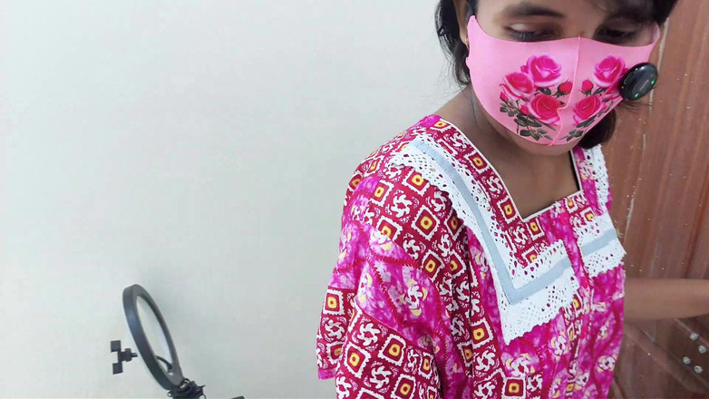 HottyKisku02: Une bhabhi indienne sexy partage un lit avec le mari...