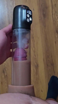 Bara ett ögonblick efter en intensiv orgasm en penis vakuumpump full av spermier