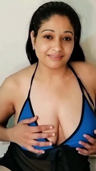 Hinduisk flicka som pratar smutsigt med muslimsk styvbror som gör fingersättning