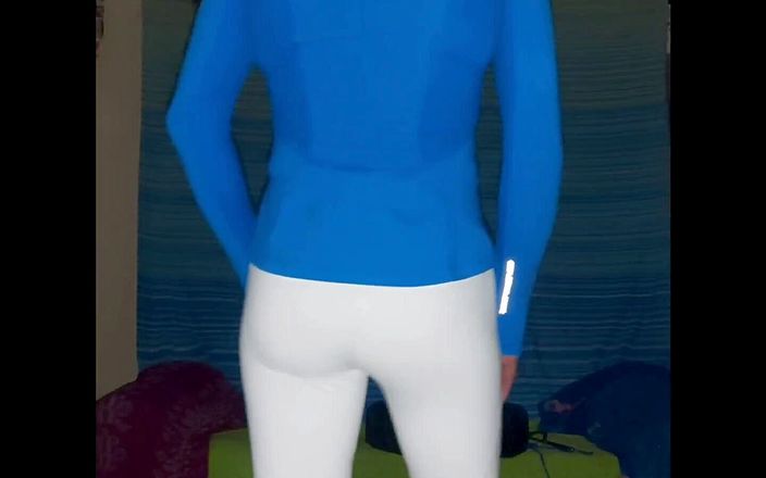 Lizzaal ZZ: My sexy new white tights and blue top