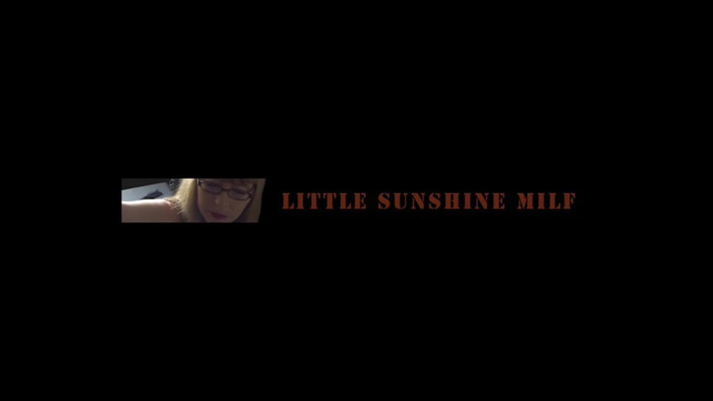 Little Sunshine MILF: 椅子にぽっかりと猫