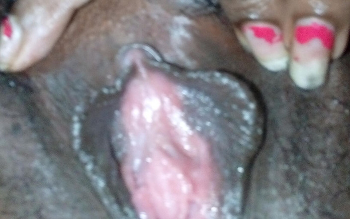 Puja saha: Pantat montok berlumur minyak