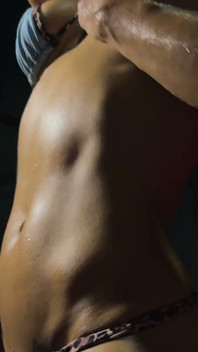 Obszar rdzenia pod ciśnieniem głębokie pompowanie brzucha nad piłką fitness