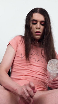 Miss Caramel Self-sucks & Cums!