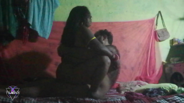 TijehX: Une belle bhabhi desi pulpeuse se fait baiser et apprécier...