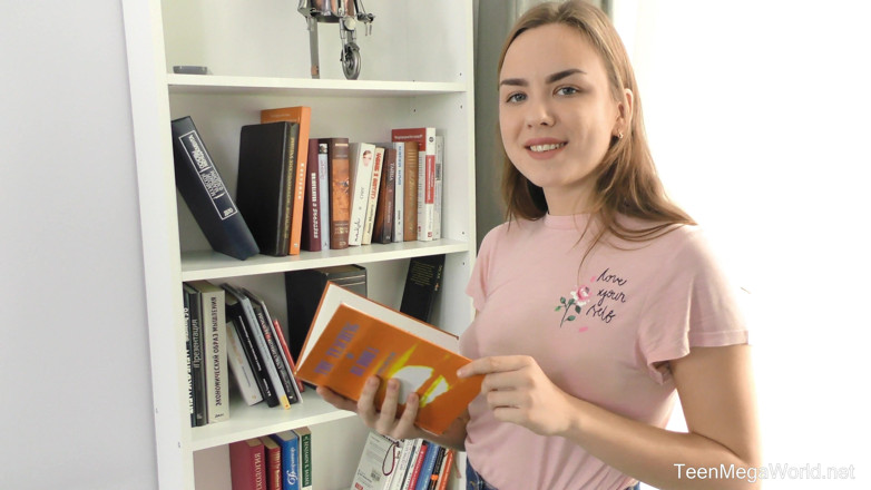 Teen Mega World: Bookworm Explores Pussy