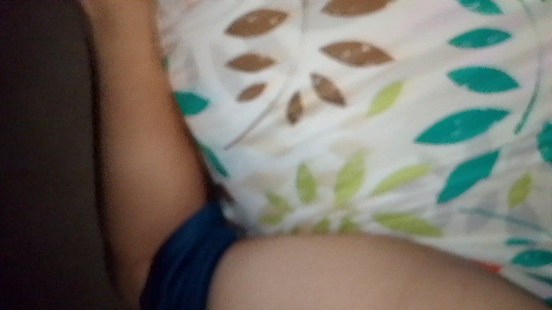 femboyass469: Femboy in Der Nacht Wird Nackt in Seinem Bett Aufgenommen