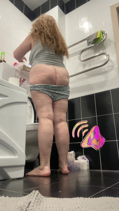 VikkiGeorgia: Mamá con bragas abajo