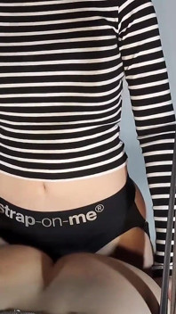 straip-on-mi haarnes aur dildo ekshan men
