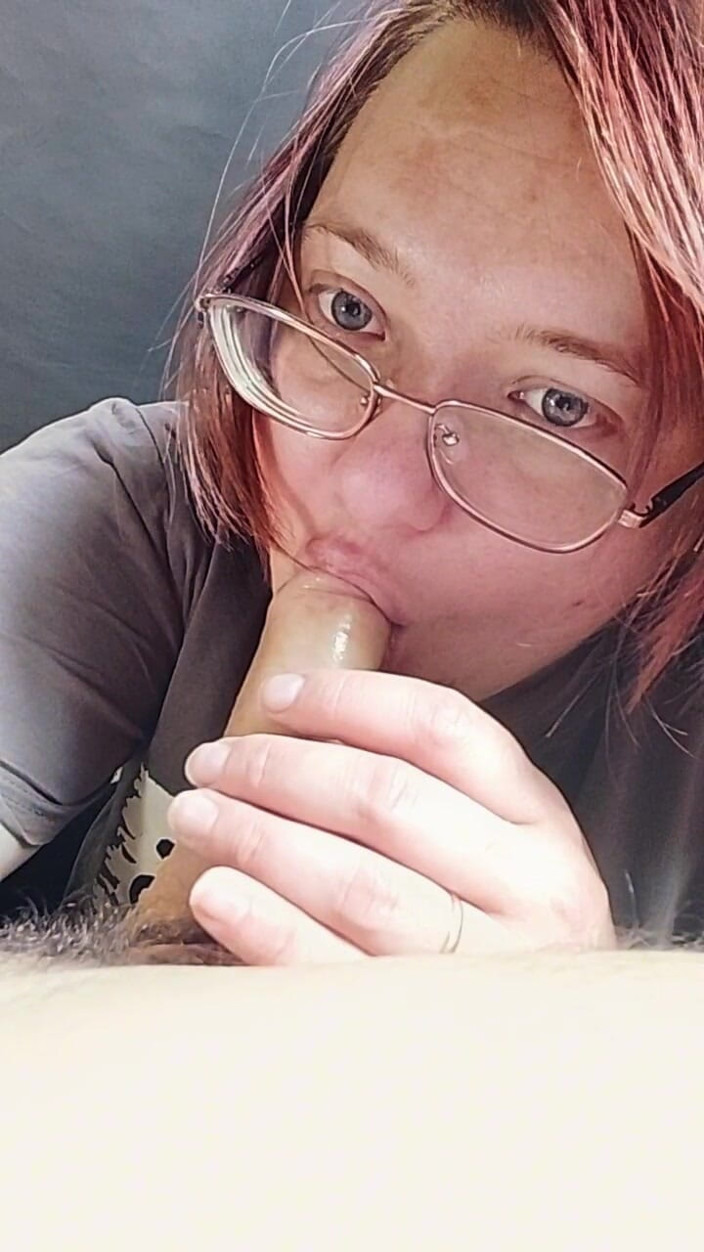 SchoolPrincess: Teman wanita amatur blowjob dan bukannya memasak - si rambut coklat...