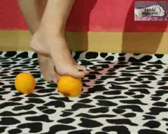 Casal Gresopio Female: Ступни, апельсины и высокие каблуки