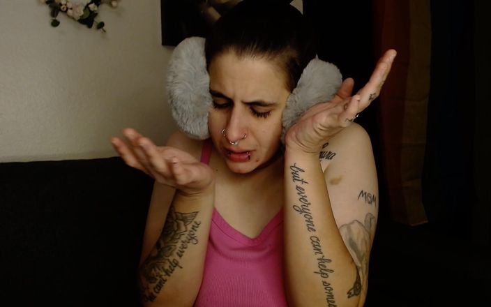 Abby Anna: Fata bolnavă face o mizerie de pe fața ei