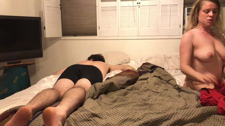 Erin Electra: Stiefmutter Teilt Ein Bett Mit Stiefsohn