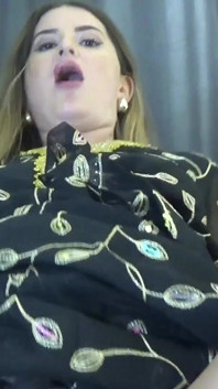 Follando a mi sexy linda hermanastra árabe cuando los padres están afuera