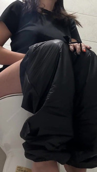 疯狂的黑色厕所放屁！乳头流行