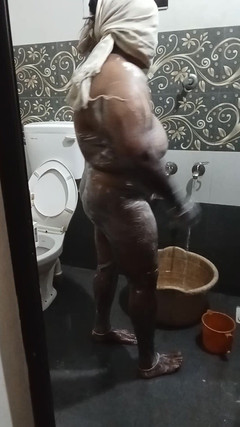 Bedroom: Výkon videa s nevlastní sestrou v mýdle v koupelně