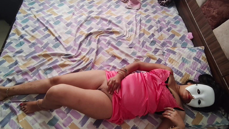 Hot_nishabhabhi: Sono andato nella stanza con Nisha Bhabhi e ho fatto...