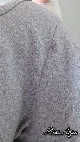 MissAnja_FH: 穿着我的灰色运动裤的大声