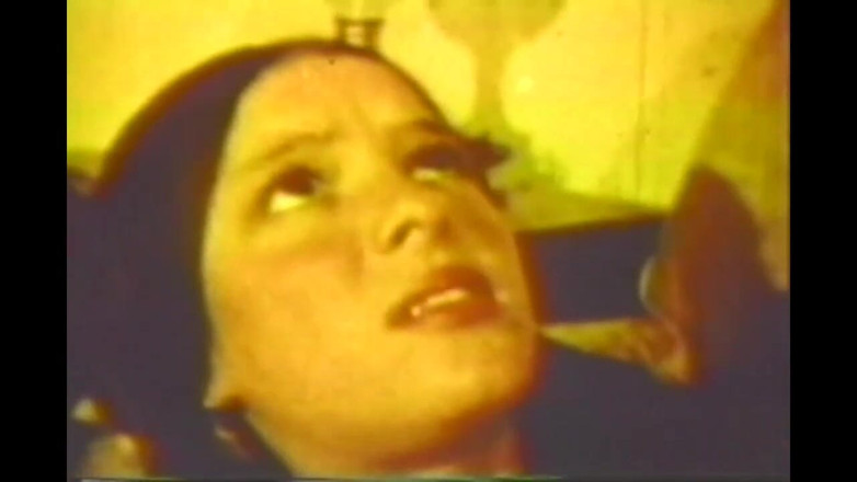 Vintage Usa: Remaja berbulu vintaj dikongkek bertiga dan dipancut dalam mulut (filem penuh)