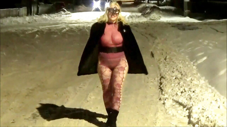 RedRoseRus: Awek cantik nakal dengan pantat besar