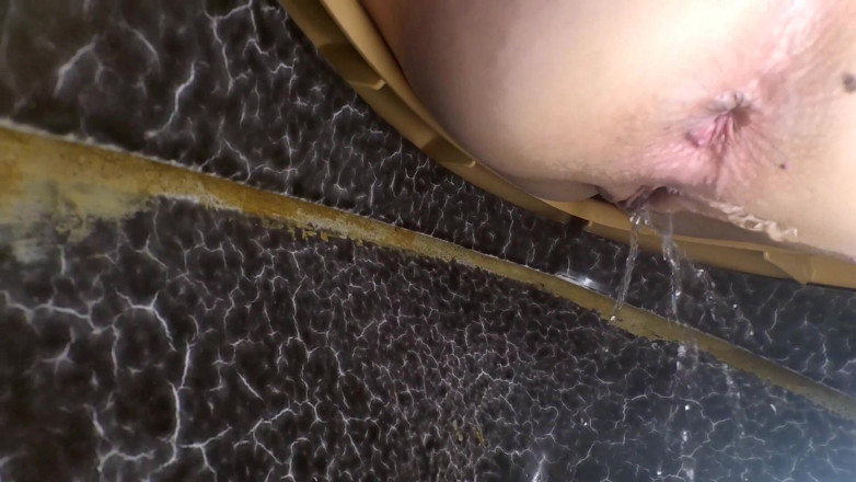 SexyFairyTale: Baby pissing in the toilet