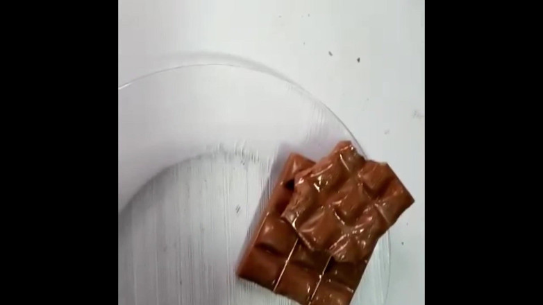 Pietro Montoya: Enteada comendo chocolate com porra