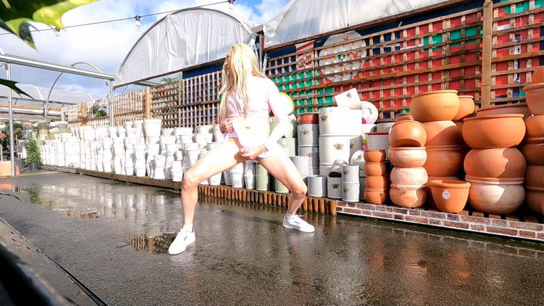 The Midnight Minx: Spogliarellista in gonna da tennis micro