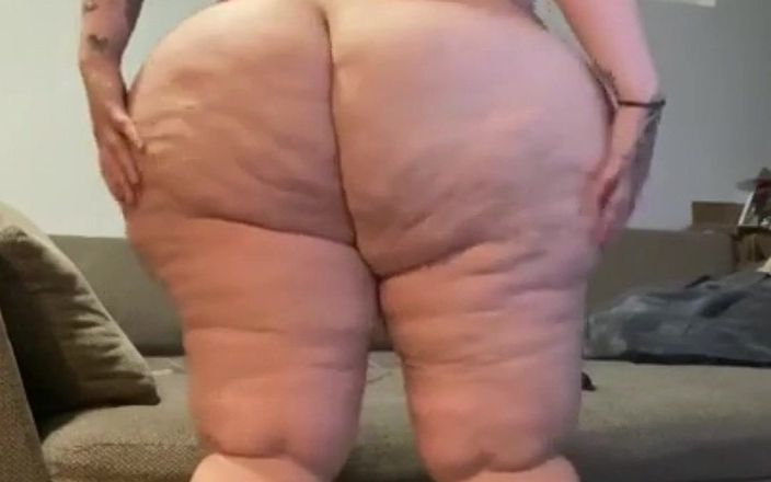 Big beautiful BBC sluts: सुंदर खूबसूरत विशालकाय महिला नग्न होकर पोज दे रही है और बड़ा पेट हिला रही है और विशाल लूट