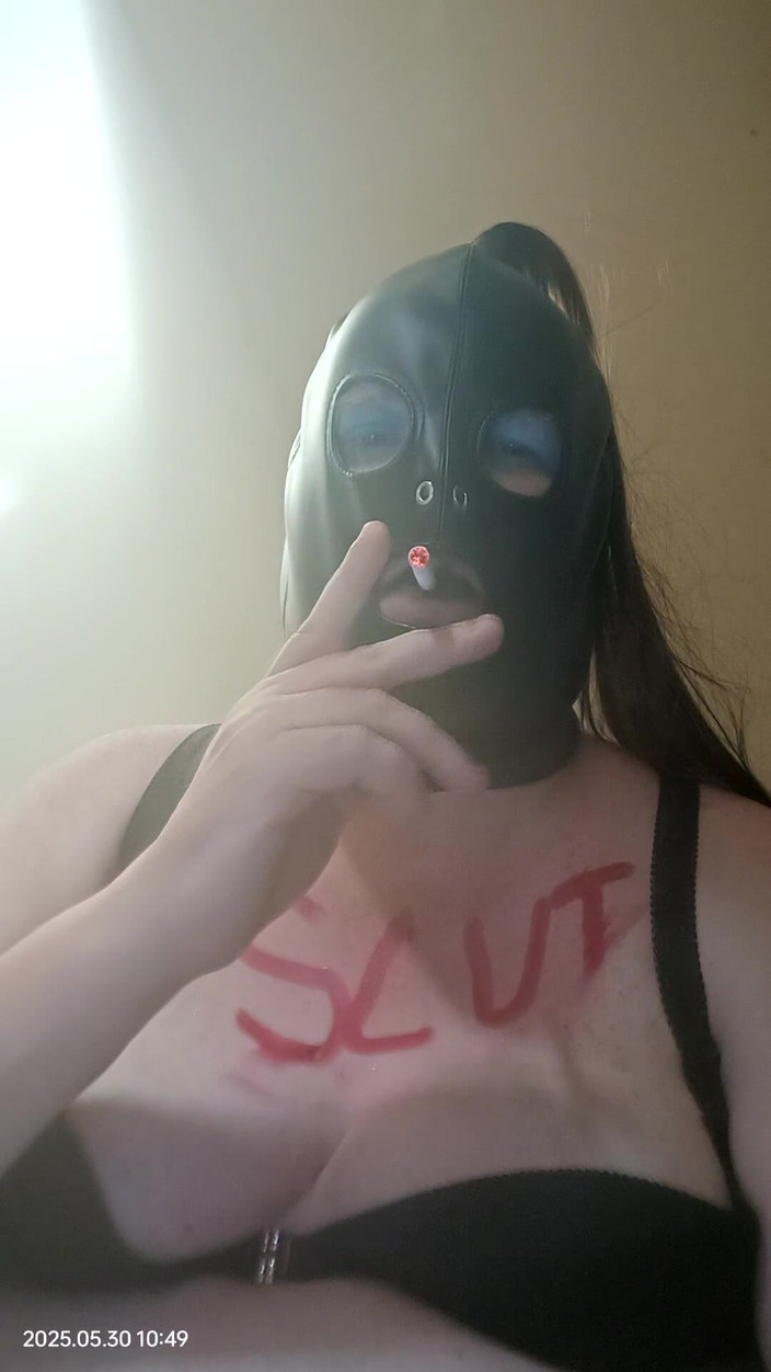 Stephanie-Nicole-TV: BBW TV röker och leker med en dildo