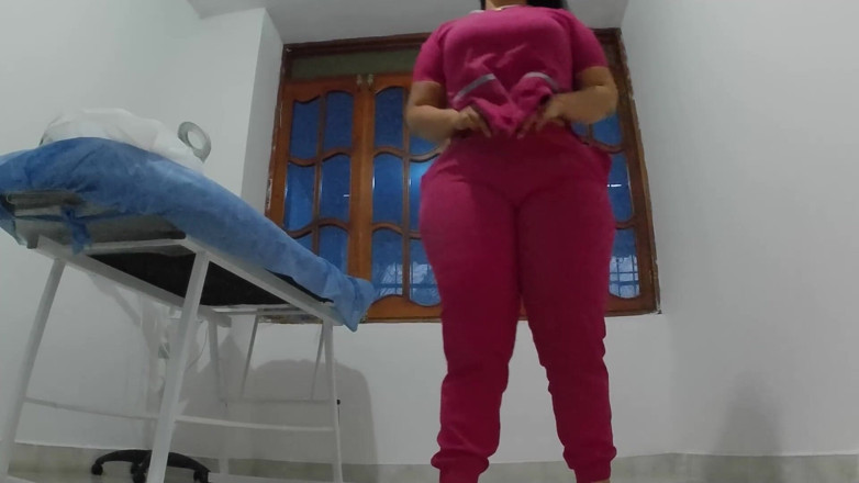 pampammedallo: L'infermiera prova la biancheria intima
