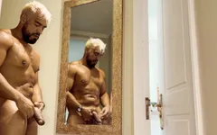 Garoto latino Iskender Hulk se masturbando