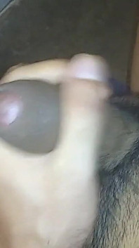 Je sors tout de suite toute la bite remplie de lait