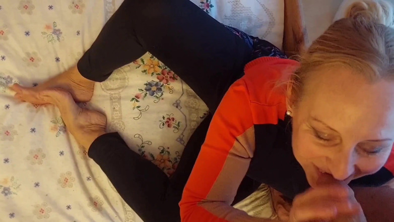 Selena701: セクシーなブロンドの成熟した妻がオーラルを楽しむ