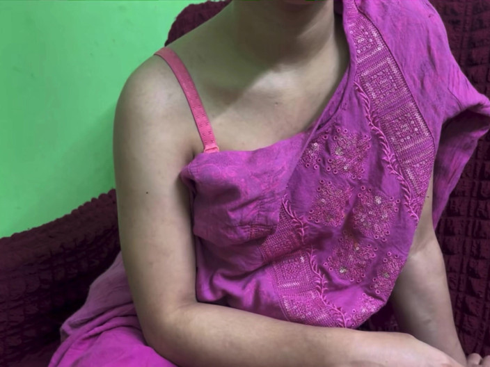 Riya Chowdhury: Sexy tante wechselt ihr kleid und ich schaue auf ihre...