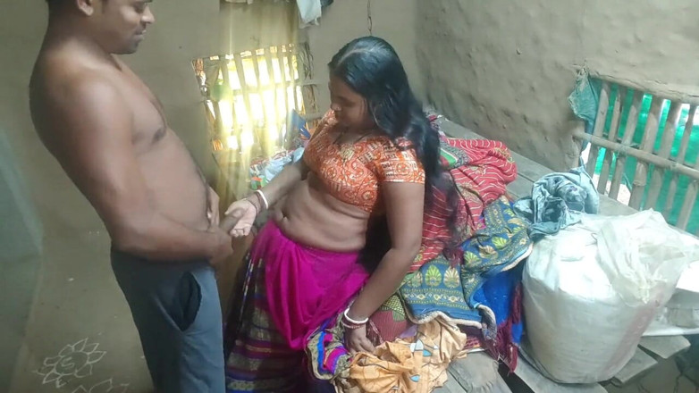 Raju Raju: 当我的阴茎进入嫂子的阴户时，这很有趣。印度德西女孩Sax视频