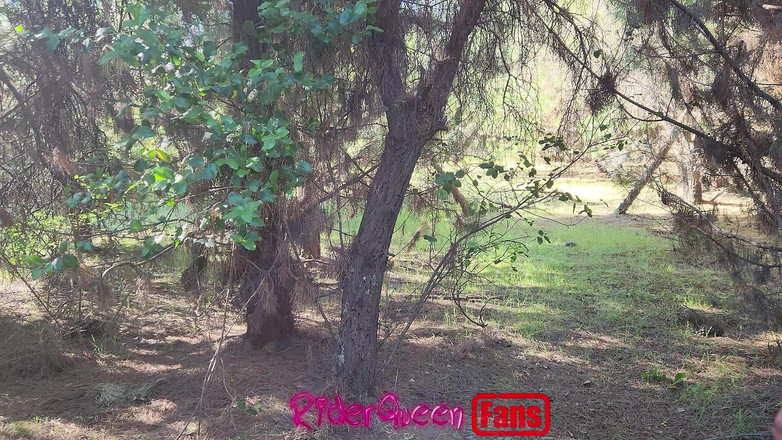 Riderqueen BBW Step Mom Latina Ebony: Riderqueen ensam, utomhus, videor för fans