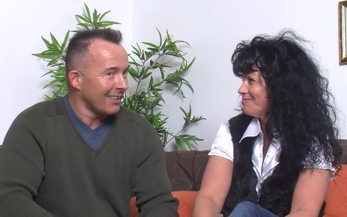 Purzel Official: Ateşli ve sürtük iri güzel orta yaşlı seksi kadınlar büyük...