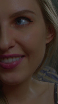 Bona sexy din TS o seduce pentru a face sex