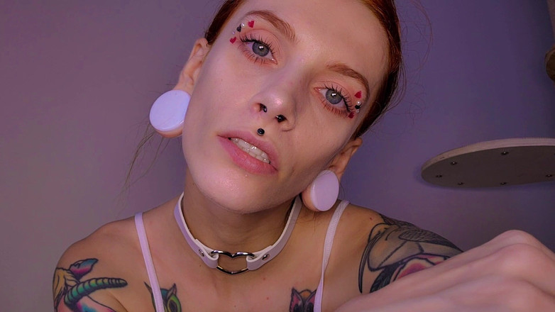 TattoedGirl666: Красива повія показує своє миловидне обличчя