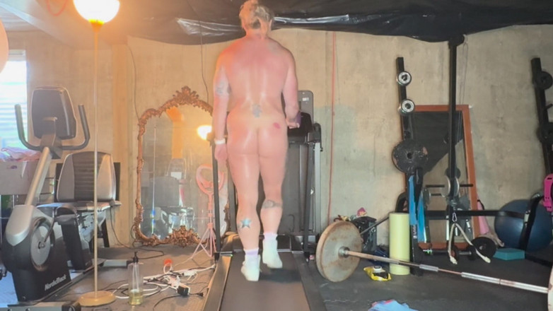 Ecko Belle: Senaman Treadmill bogel