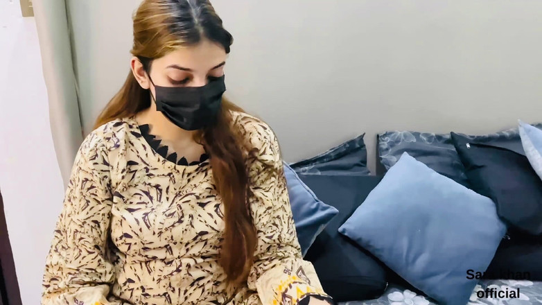 Sarakhan: Podvádějící macecha šuká svého nevlastního syna poté, co zná pravdu (hindský zvuk)